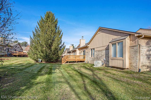 Builiding view twenty three for 21971 Lancrest, Farmington, MI. 48335