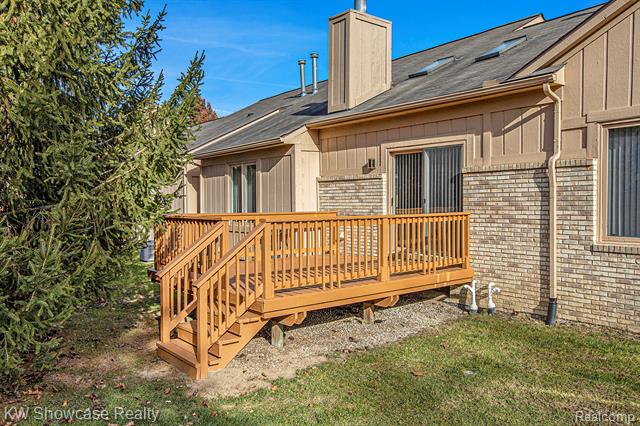 Builiding view twenty two for 21971 Lancrest, Farmington, MI. 48335