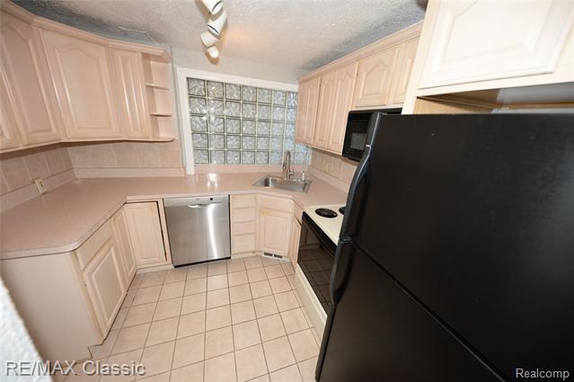 Builiding view five for 1060 Wimbleton, Birmingham, MI. 48009