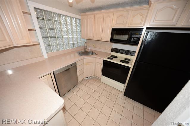 Builiding view six for 1060 Wimbleton, Birmingham, MI. 48009