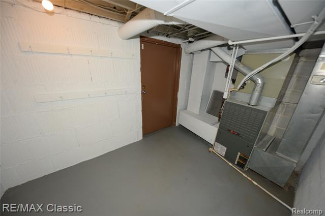 Builiding view twenty five for 1060 Wimbleton, Birmingham, MI. 48009