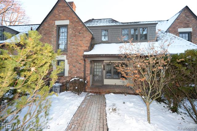 front view for 1060 Wimbleton Dr, Birmingham, Mi. 48009