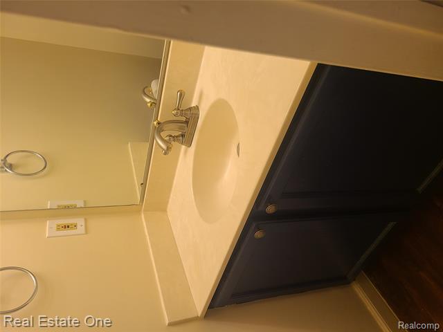 Builiding view eighteen for 38872 Country, Farmington, MI. 48331