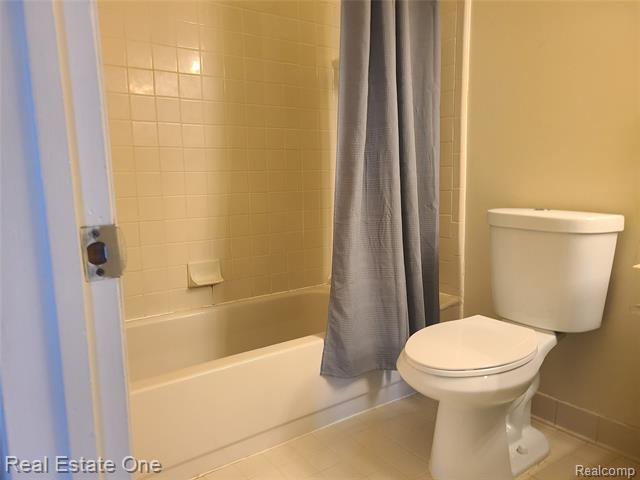 Builiding view fifteen for 38872 Country, Farmington, MI. 48331