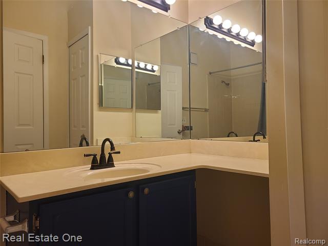 Builiding view sixteen for 38872 Country, Farmington, MI. 48331