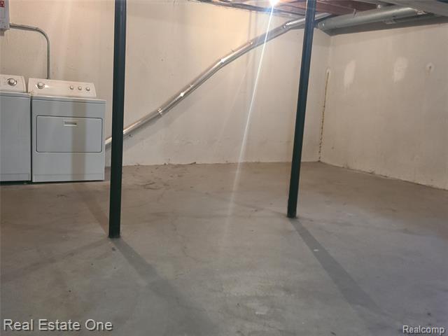 Builiding view twenty one for 38872 Country, Farmington, MI. 48331