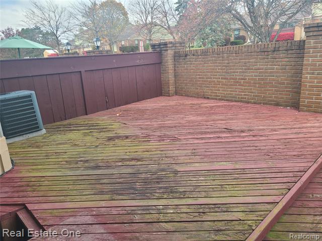 Builiding view twenty for 38872 Country, Farmington, MI. 48331