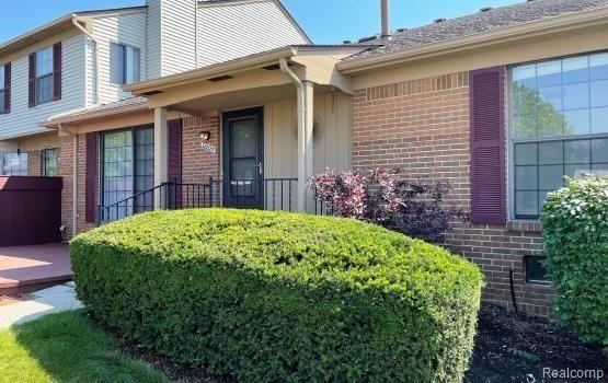 front view for 38825 Country Cir, Farmington, Mi. 48331