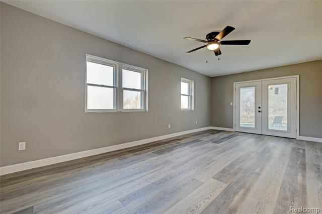 Builiding view fifteen for 3092 Groveland, Ortonville, MI. 48462