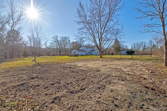 Builiding view fifty eight for 3092 Groveland, Ortonville, MI. 48462