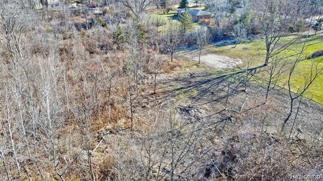 Builiding view forty five for 3092 Groveland, Ortonville, MI. 48462