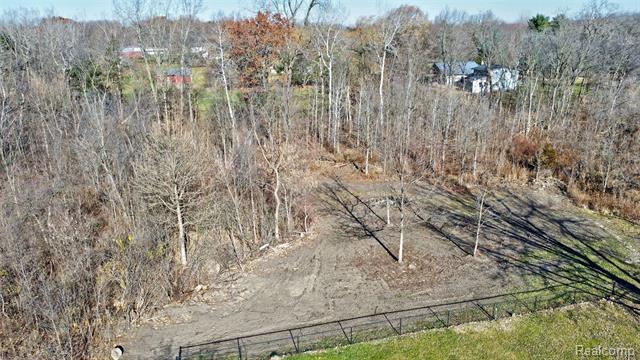 Builiding view forty four for 3092 Groveland, Ortonville, MI. 48462