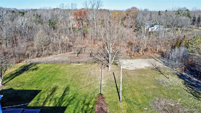 Builiding view forty one for 3092 Groveland, Ortonville, MI. 48462