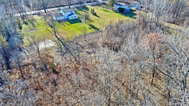 Builiding view forty seven for 3092 Groveland, Ortonville, MI. 48462