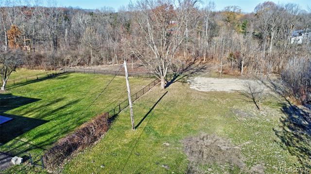 Builiding view forty three for 3092 Groveland, Ortonville, MI. 48462