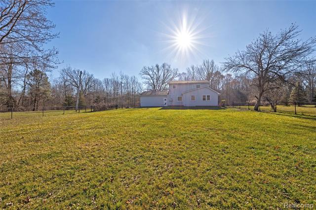 Builiding view sixty one for 3092 Groveland, Ortonville, MI. 48462