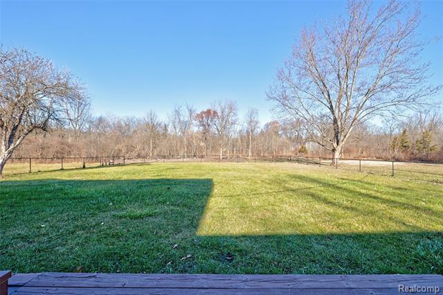 Builiding view sixty six for 3092 Groveland, Ortonville, MI. 48462