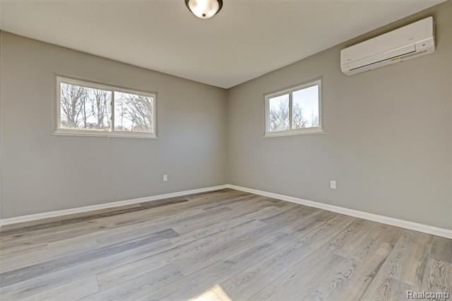 Builiding view thirty three for 3092 Groveland, Ortonville, MI. 48462