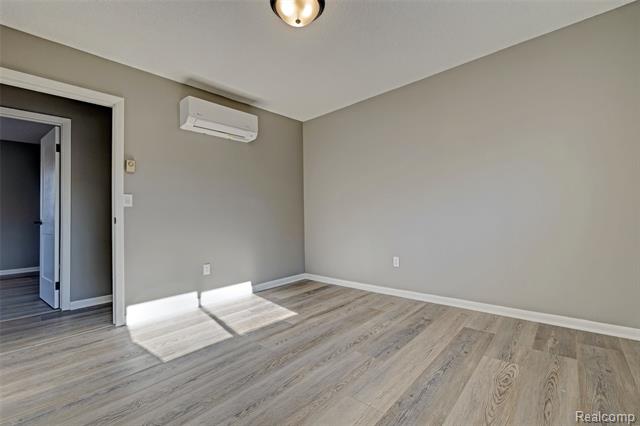 Builiding view twenty eight for 3092 Groveland, Ortonville, MI. 48462