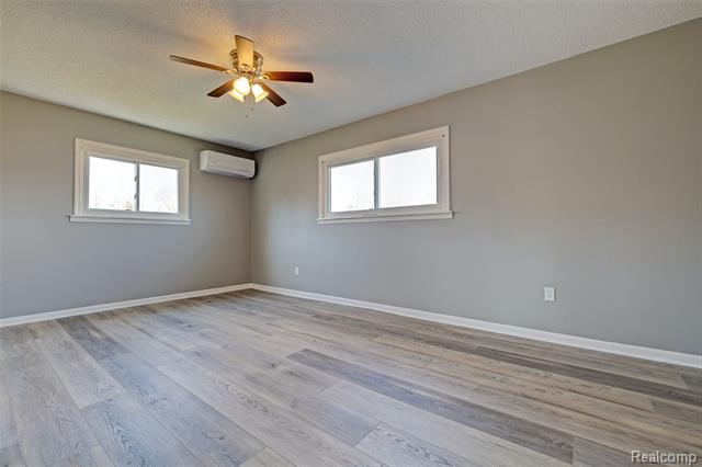 Builiding view twenty nine for 3092 Groveland, Ortonville, MI. 48462