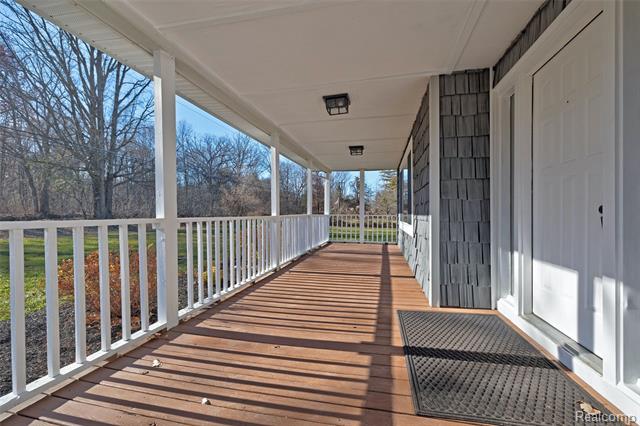 Builiding view two for 3092 Groveland, Ortonville, MI. 48462