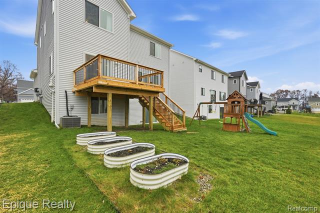 Builiding view thirty three for 2153 Rolling Hills, Holly, MI. 48442