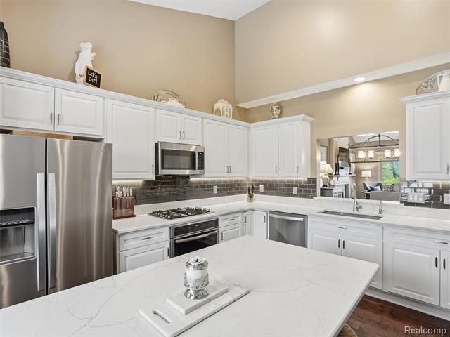 Builiding view five for 5211 Belmonte, Rochester, MI. 48306