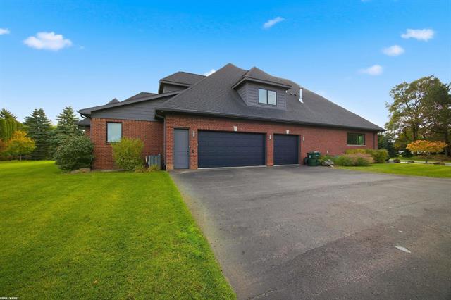 Builiding view seventy for 4376 Lancaster, Clarkston, MI. 48348