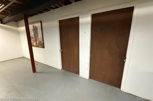 Builiding view twenty one for 30709 Shiawassee # 65, Farmington, MI. 48336