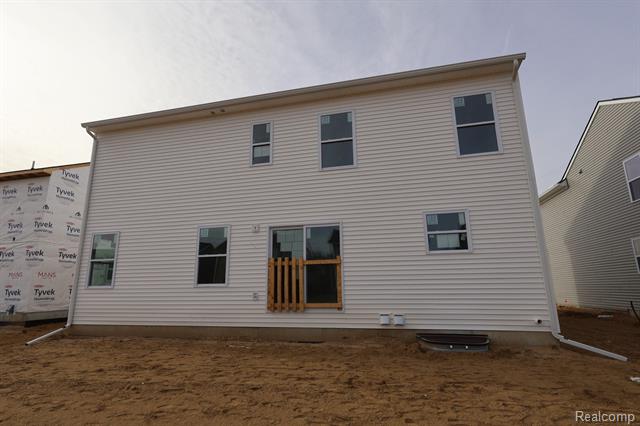 Builiding view two for 374 Edge Brook, Holly, MI. 48442