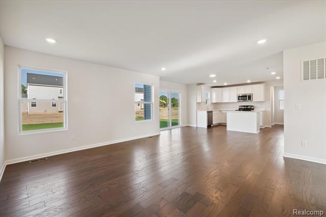 Builiding view six for 372 Edge Brook, Holly, MI. 48442