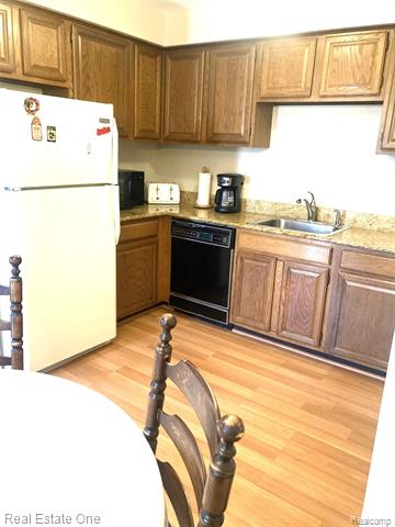 Builiding view seven for 3700 Old Creek, Troy, MI. 48084