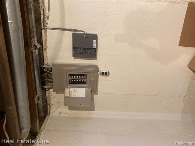 Builiding view seventeen for 3700 Old Creek, Troy, MI. 48084