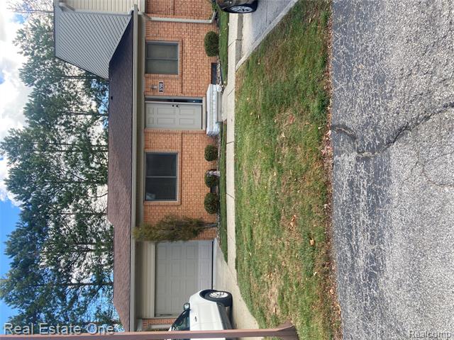 front view for 3700 Old Creek Rd, Troy, Mi. 48084