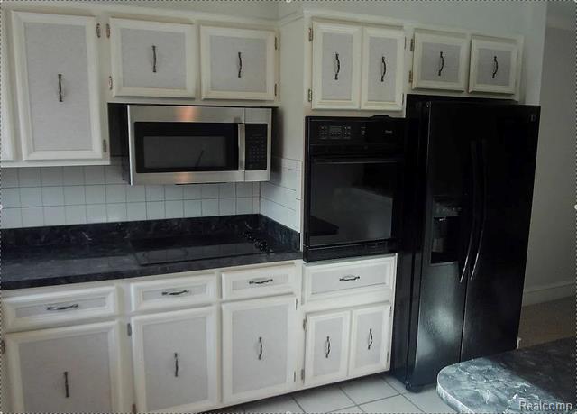 Builiding view eighteen for 3733 Old Creek, Troy, MI. 48084