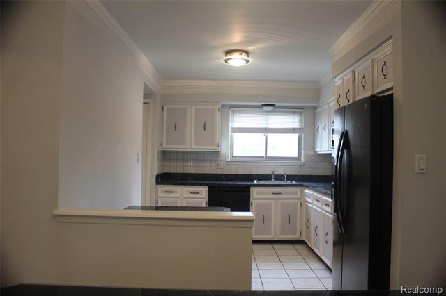 Builiding view fifteen for 3733 Old Creek, Troy, MI. 48084