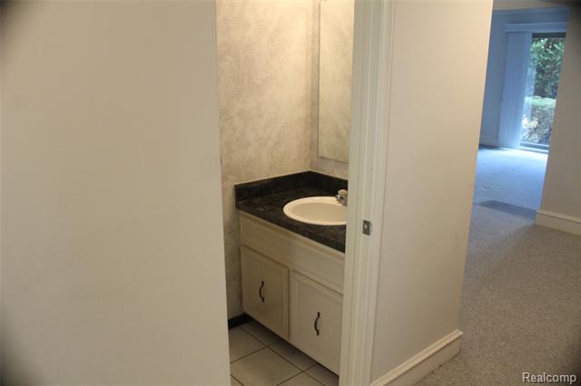 Builiding view nineteen for 3733 Old Creek, Troy, MI. 48084