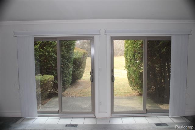 Builiding view seven for 3733 Old Creek, Troy, MI. 48084