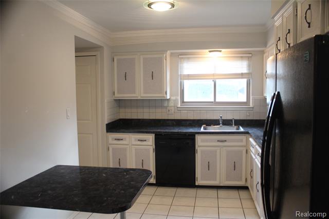 Builiding view sixteen for 3733 Old Creek, Troy, MI. 48084