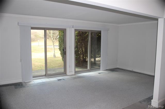 Builiding view ten for 3733 Old Creek, Troy, MI. 48084