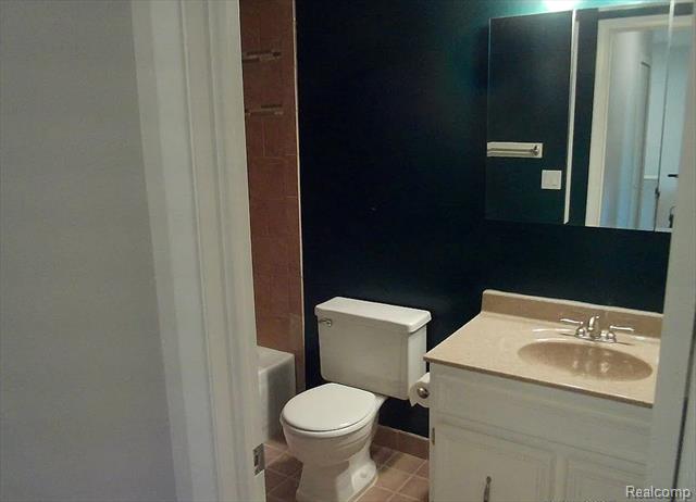 Builiding view thirty one for 3733 Old Creek, Troy, MI. 48084