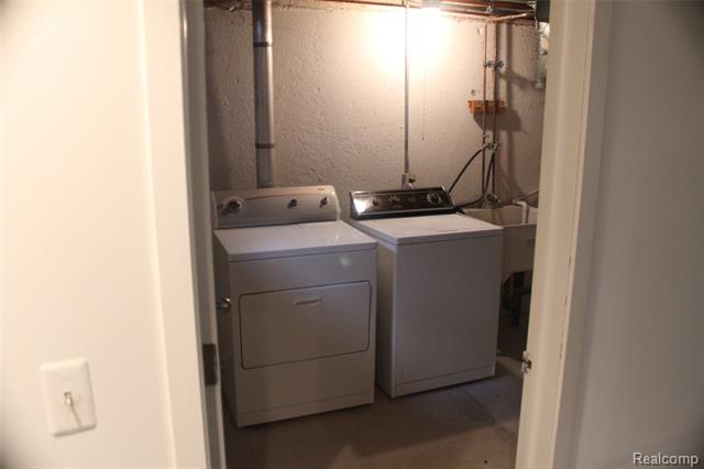 Builiding view thirty six for 3733 Old Creek, Troy, MI. 48084