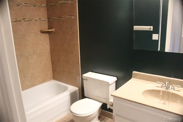 Builiding view thirty for 3733 Old Creek, Troy, MI. 48084