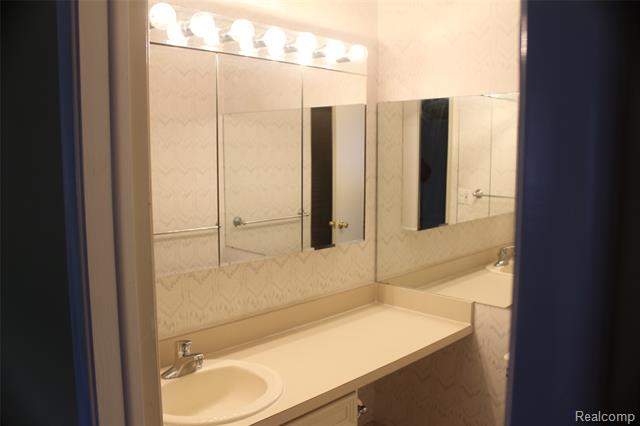 Builiding view twenty five for 3733 Old Creek, Troy, MI. 48084