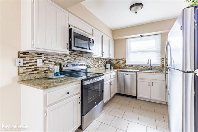 Builiding view fifteen for 6322 Pepper Hill, West Bloomfield, MI. 48322