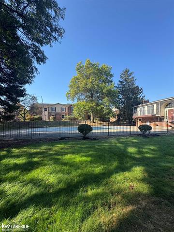 Builiding view fifty for 6322 Pepper Hill, West Bloomfield, MI. 48322