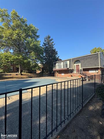 Builiding view forty eight for 6322 Pepper Hill, West Bloomfield, MI. 48322