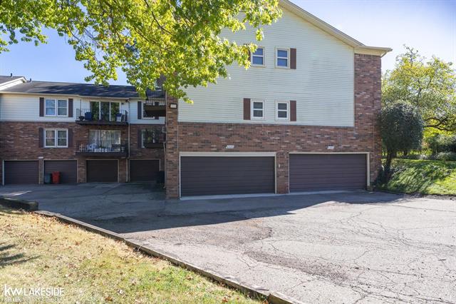 Builiding view forty four for 6322 Pepper Hill, West Bloomfield, MI. 48322
