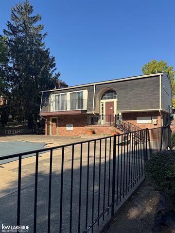 Builiding view forty nine for 6322 Pepper Hill, West Bloomfield, MI. 48322