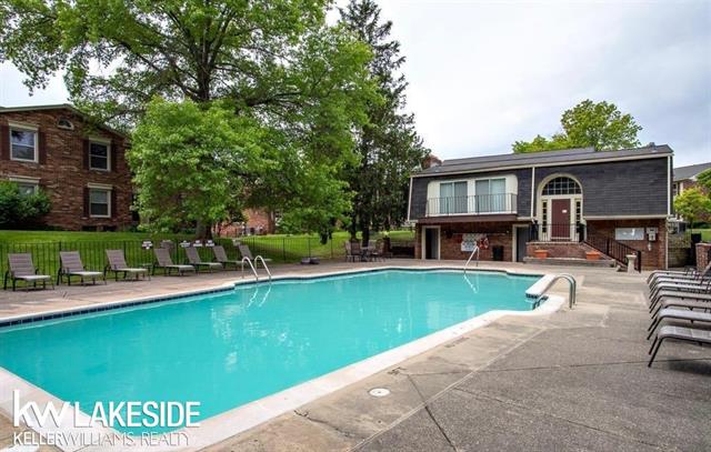 Builiding view forty six for 6322 Pepper Hill, West Bloomfield, MI. 48322